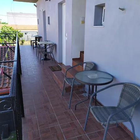 Noufara Apartman Néa Meságkala